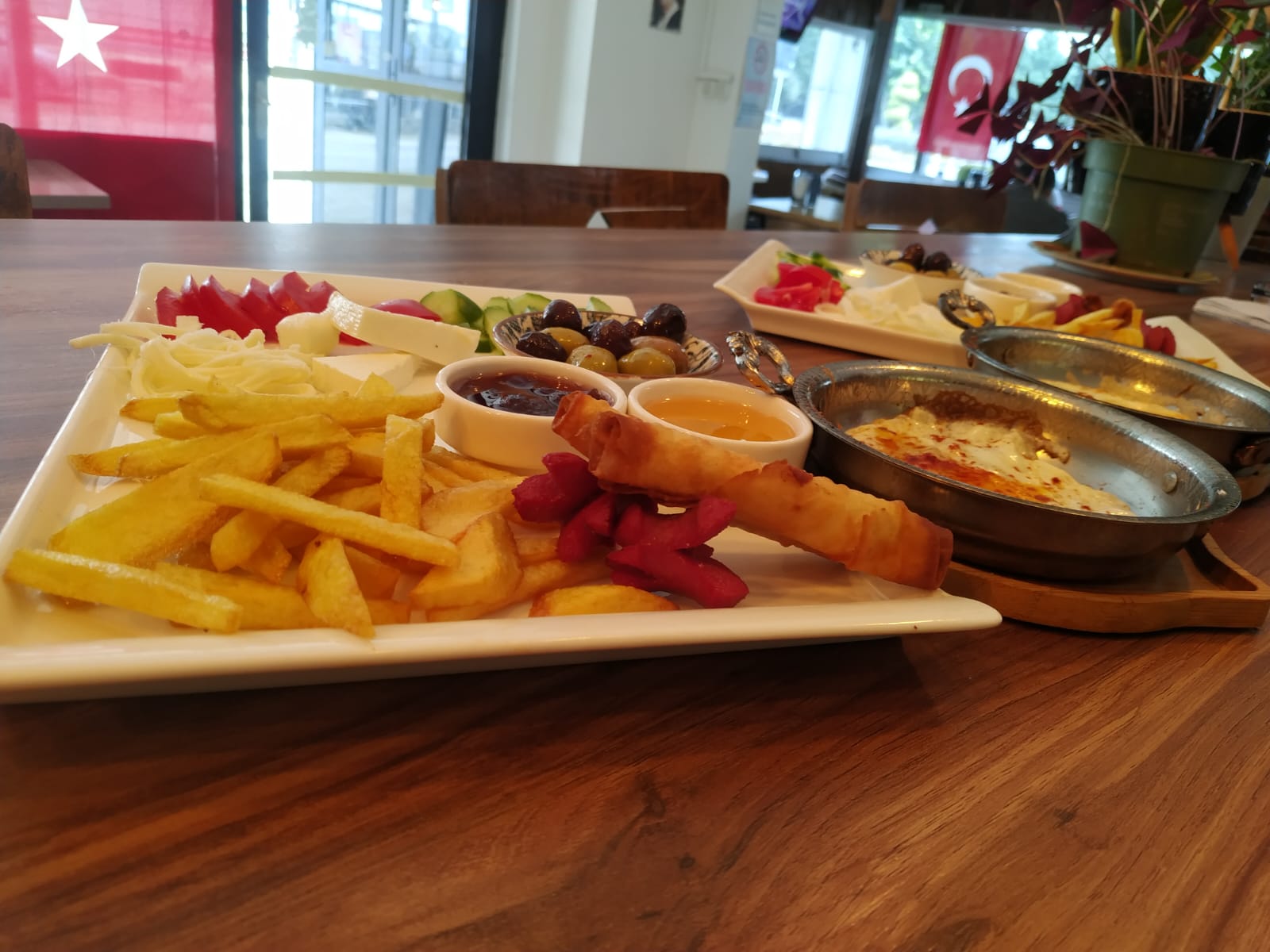 Sıcak Kahvaltı Tabağı